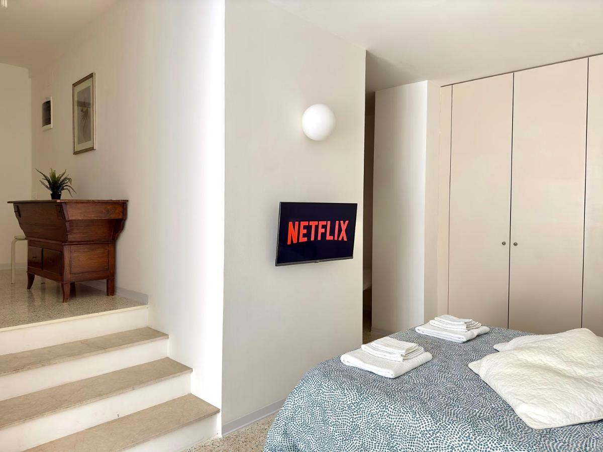 Minimal Apartment Navigli Милан Экстерьер фото