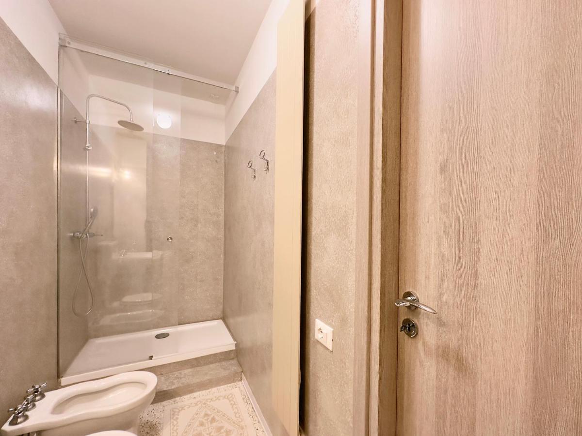Minimal Apartment Navigli Милан Экстерьер фото